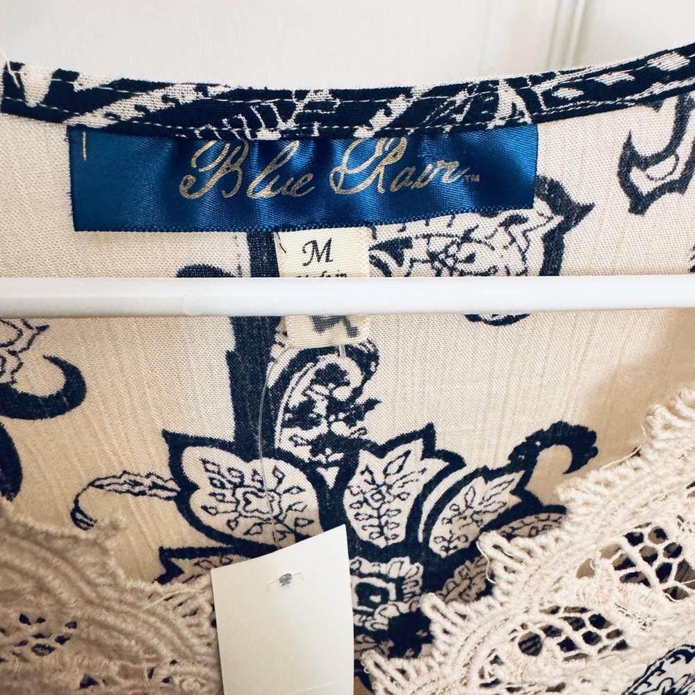 Francesca's Collections Blue Beige v-neck Evie Paisley Lace Blouse NWT - size M - Picture 9 of 10